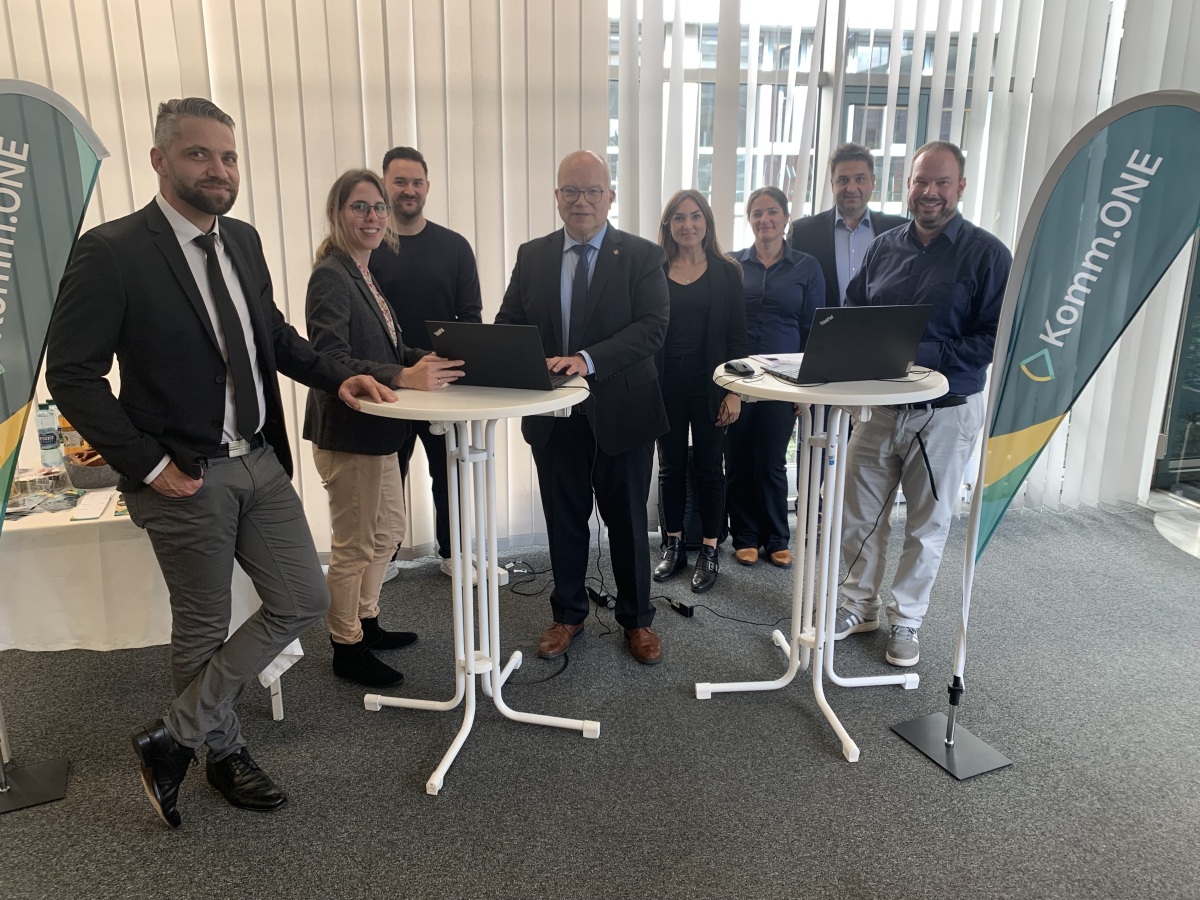 Landrat wirbt gemeinsam mit Komm.One für OnlineZulassung Landkreis